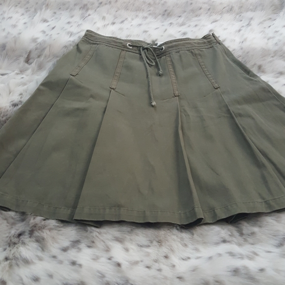 Isaac Mizrahi Dresses & Skirts - Isaac Mizrahi olive green pleated mini skirt